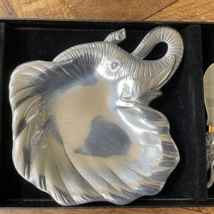 Elephant dish and spreaders